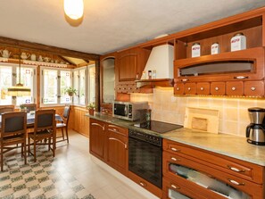 Réfrigérateur, micro-ondes, four, lave-vaisselle