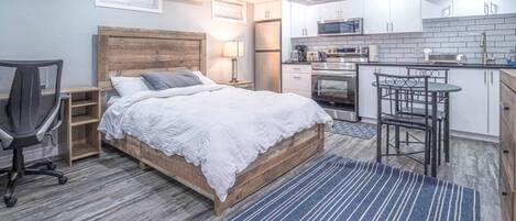 Iron/ironing board, WiFi, bed sheets