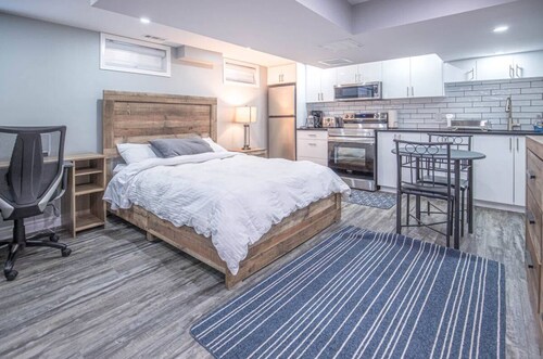 Adorable Bachelor unit, close to hospitals, shopping centres and downtown Ottawa