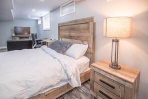 1 bedroom, iron/ironing board, WiFi, bed sheets - Adorable Bachelor unit, close to hospitals, shopping centres and downtown Ottawa (Ottawa)