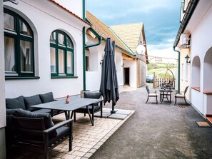 Outdoor dining - dasSonnenblick - Landhaus dasThomas by Interhome (Henndorf im Burgenland)