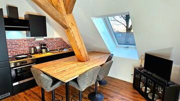 Kühlschrank, Mikrowelle, Ofen, Geschirrspüler