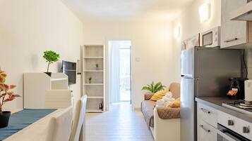 Frigorifero, microonde, forno, lavastoviglie