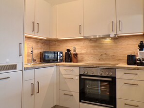 Fridge, microwave, oven, dishwasher - am Knoten by Interhome (Greifenstein)