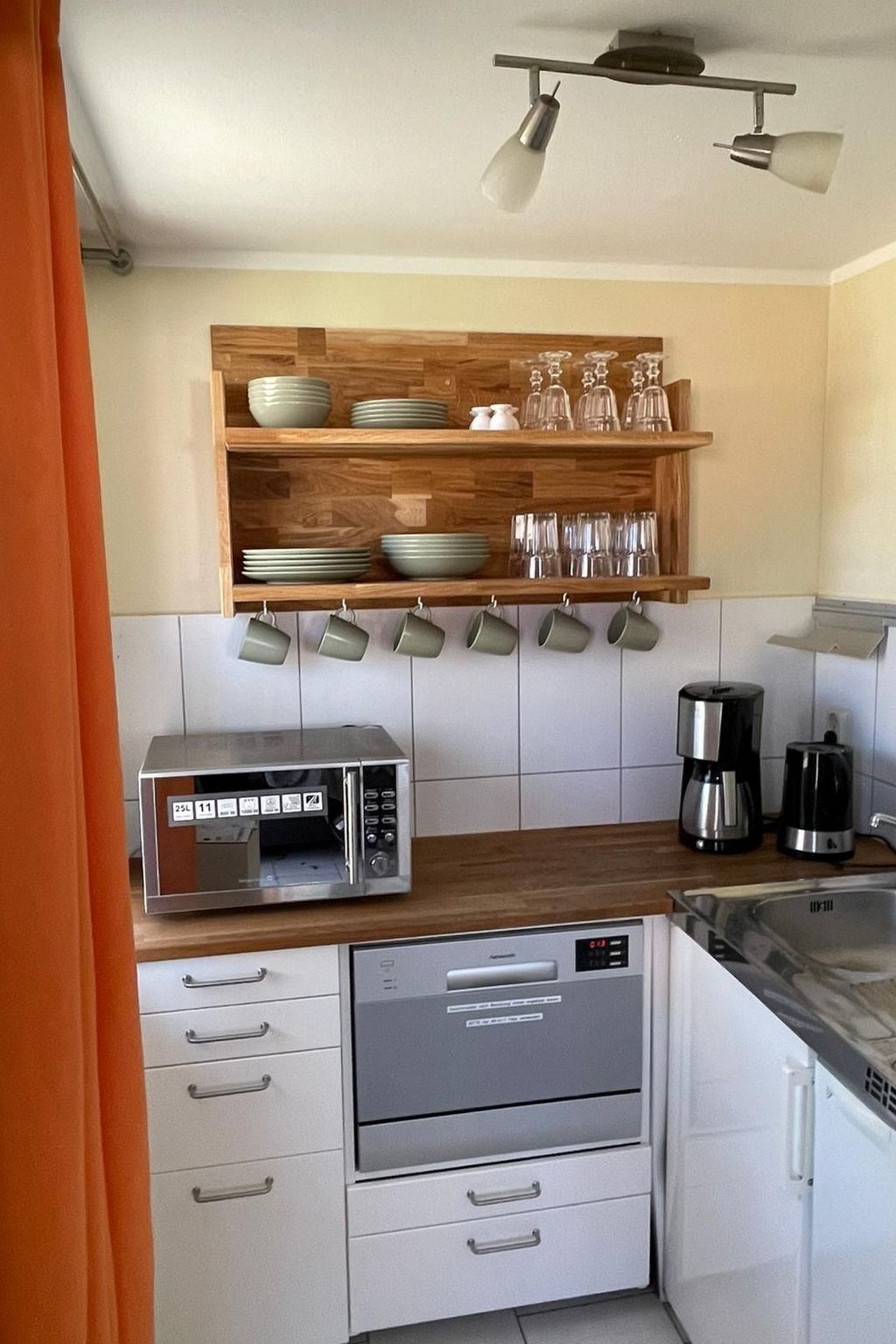 Fridge, microwave, dishwasher, cookware/dishes/utensils