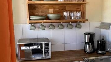 Fridge, microwave, dishwasher, cookware/dishes/utensils