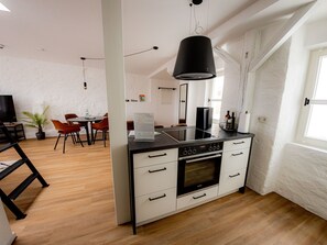 Réfrigérateur, four, lave-vaisselle