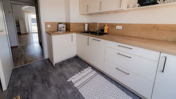 Kühlschrank, Ofen, Geschirrspüler, Kochgeschirr/Geschirr/Besteck