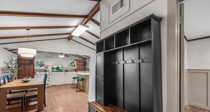 Escape to a Cozy Lakefront Cabin on Lake Amon Carter with Private Dock