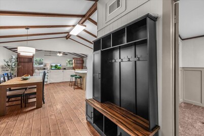 Escape to a Cozy Lakefront Cabin on Lake Amon Carter with Private Dock