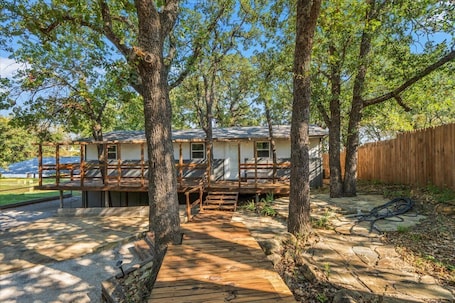 Exterior. Escape to a Cozy Lakefront Cabin on Lake Amon Carter with Private Dock