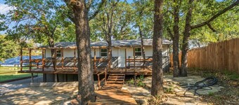 Escape to a Cozy Lakefront Cabin on Lake Amon Carter with Private Dock