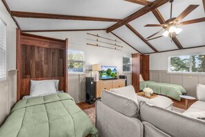 1 bedroom, iron/ironing board, free WiFi, bed sheets - Escape to a Cozy Lakefront Cabin on Lake Amon Carter with Private Dock (Bowie)