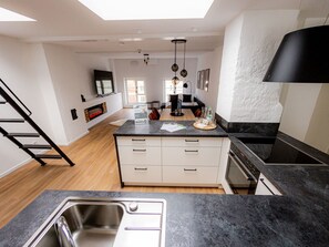 Réfrigérateur, four, lave-vaisselle