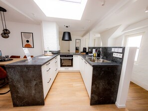 Réfrigérateur, four, lave-vaisselle