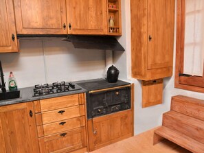 Fridge, microwave, oven, cookware/dishes/utensils