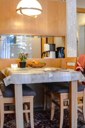Dining - Derby 11 by Interhome (St. Moritz)