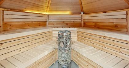 mit naturnahen Badeteich by Interhome
