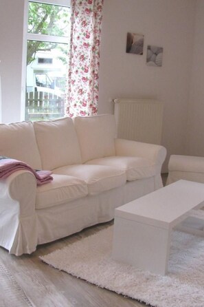 TV - Apartment Florö by Interhome (Groß Stresow)