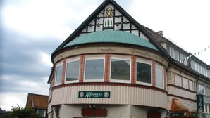 A traditional building with a corner entrance, a clock, and a sign for 'Brokers Borse'. - für zwei Personen, WLAN vorhanden by Interhome (Braunlage)