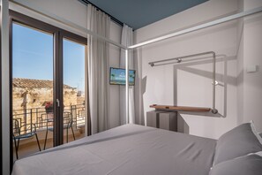 5 bedrooms, iron/ironing board, free WiFi, bed sheets - Guesthouse in the historic center - Bed 10.5 Design Suite (Castellammare del Golfo)