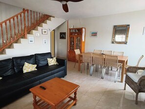 TV, fireplace - Gasthaus Villa Habana by Interhome (El Vendrell)