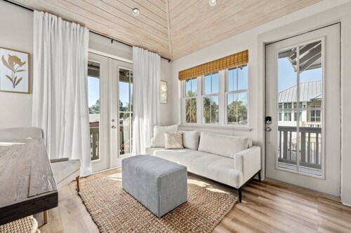 Carriage House, Sleeps 4, Walk to Rosemary & Beach