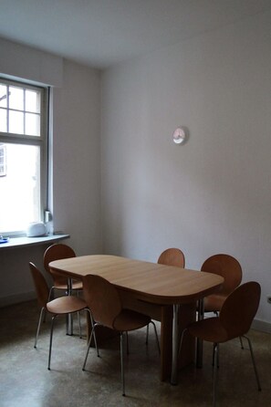 Dining - Wohnung in einem historischen Gebäude mit Balkon und Blick auf die Mosel by Interhome (Zell (Mosel))