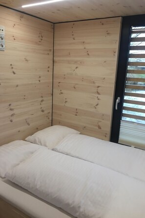 Room - Hausboot für vier Personen mit Kamin und Terrasse by Interhome (Wilhelmshaven)