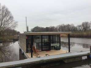 Property grounds - Hausboot für vier Personen mit Kamin und Terrasse by Interhome (Wilhelmshaven)
