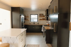 Private kitchen - NEW Boutique Historical Home Downtown Edmond (Edmond)