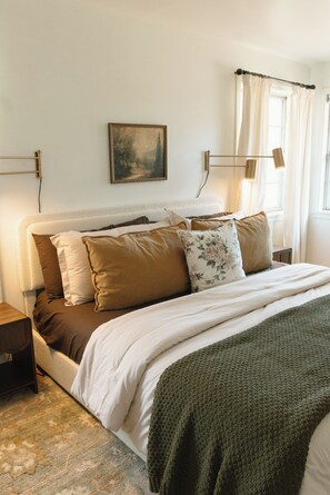 3 bedrooms, WiFi, bed sheets - NEW Boutique Historical Home Downtown Edmond (Edmond)