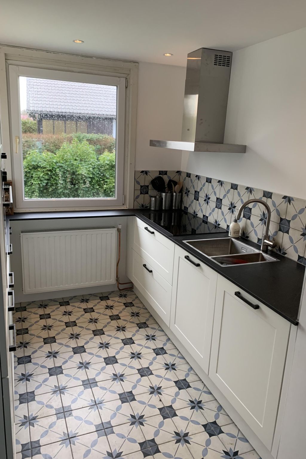 Kühlschrank, Ofen, Geschirrspüler, Kochgeschirr/Geschirr/Besteck