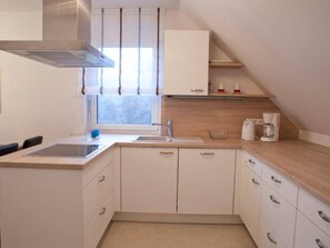 Kühlschrank, Mikrowelle, Ofen, Geschirrspüler