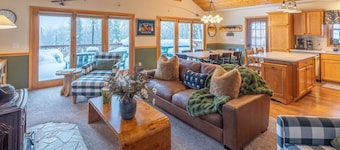 Hot Tub_Sauna_Lake Front_Wood Stove_Fast Wifi_Pet Friendly_Boat Launch Nearby