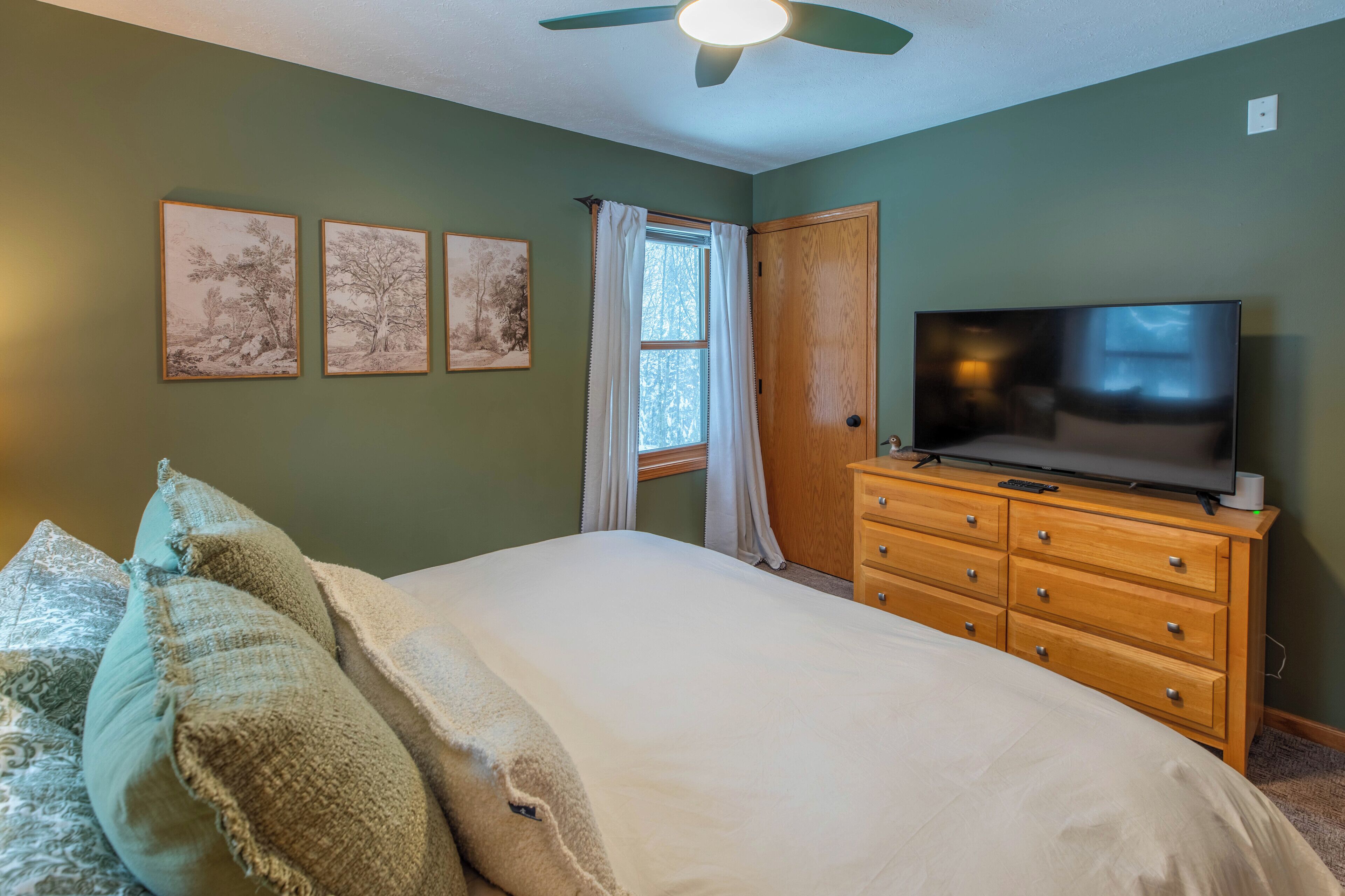 3 bedrooms, desk, free WiFi, bed sheets