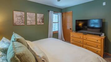 3 bedrooms, desk, free WiFi, bed sheets