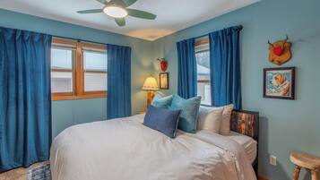 3 bedrooms, desk, free WiFi, bed sheets
