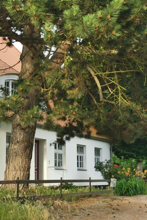 Exterior - Wohnung für sechs Personen im Dachgeschoss by Interhome (Gingst)
