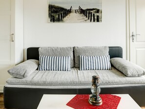 TV - Wohnung für sechs Personen im Dachgeschoss by Interhome (Gingst)