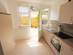 Fridge, oven, dishwasher, cookware/dishes/utensils - Wohnung in Bad Segeberg mit Terrasse by Interhome (Bad Segeberg)