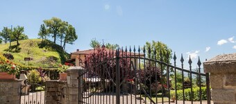 Großes Ferienhaus Villa Caterina in Lonnano by Interhome