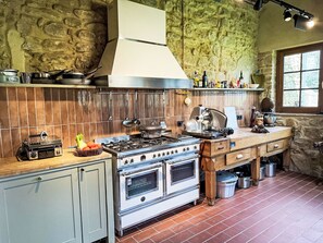Fridge, oven, cookware/dishes/utensils - La Torre by Interhome (Volterra)