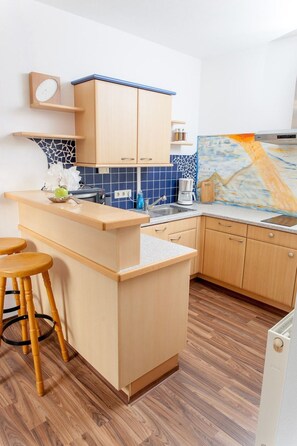 Kühlschrank, Kochgeschirr/Geschirr/Besteck