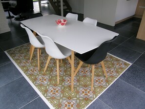 Dining - Nette Ferienwohnung mit Terrasse, Pool und Garten by Interhome (Jabbeke)