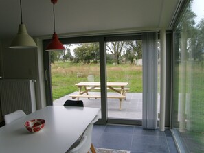 Dining - Nette Ferienwohnung mit Terrasse, Pool und Garten by Interhome (Jabbeke)