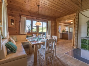 Dining - Erhöhte und ruhige Lage am Ortsrand von Bad Aussee by Interhome (Bad Aussee)