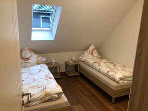 3 camere