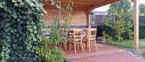 屋外ダイニングエリア