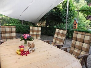 Outdoor dining - Zwei-Zimmer-Wohnung mit Wintergarten by Interhome (Dömitz)